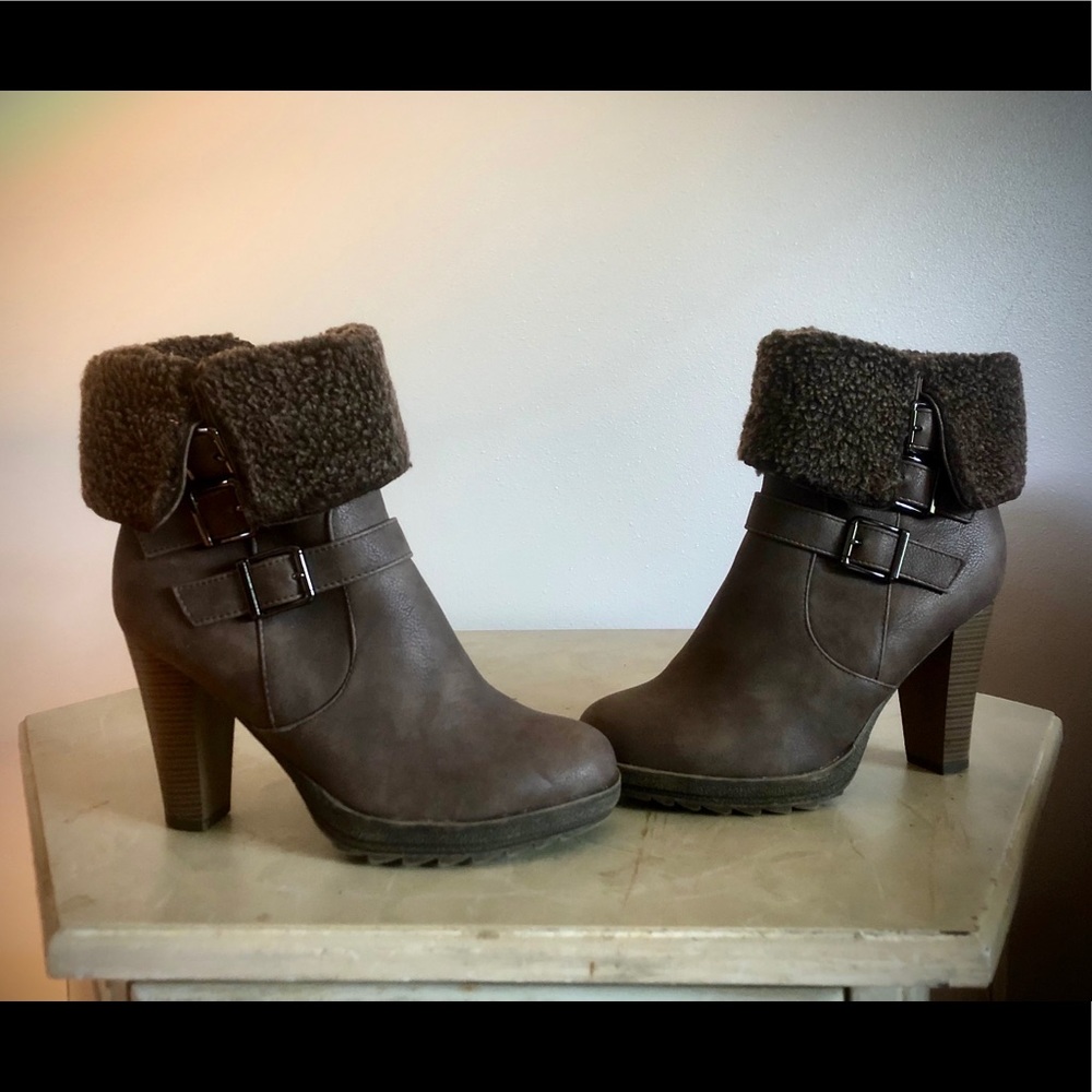 Faux fur trimmed, ankle boots NWOT - Picture 1 of 5